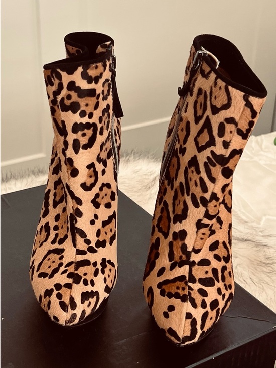 L.A.M.B. Leopard Calf Hair Ankle Boots w/ Box & Dust Bags Stiletto Heel Size 7.5 - Picture 3 of 13